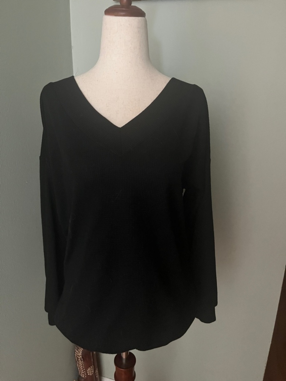 Kaileigh Black Open-Back Knit Sweatshirt - Picture 6 of 9